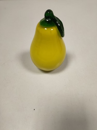 Pera gialla con picciolo - pera, verde